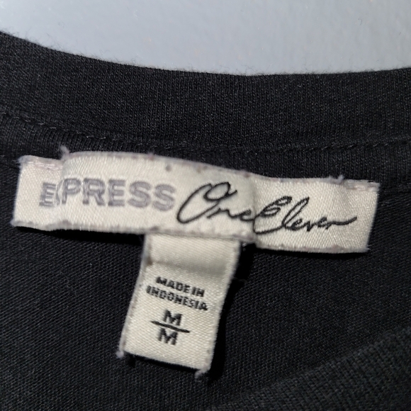 Express t-shirt Black Lace Sleeves Size Medium - Picture 5 of 6